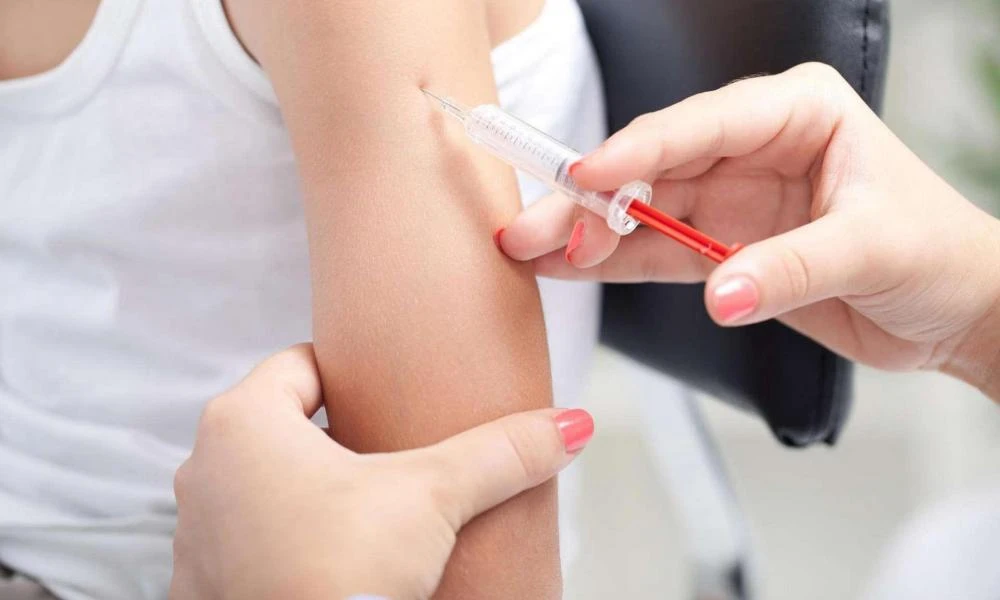 Ιός HPV: Το εμβόλιο δεν απευθύνεται μόνο σε εφήβους- Ποιους αφορά